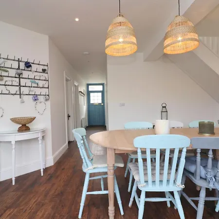 Spacious & Modern House, 100m To * Padstow